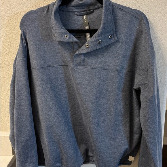 2 Woman’s Vuori Graphite Snap Mock Pullovers in Gray and Navy size large - Picture 5 of 8